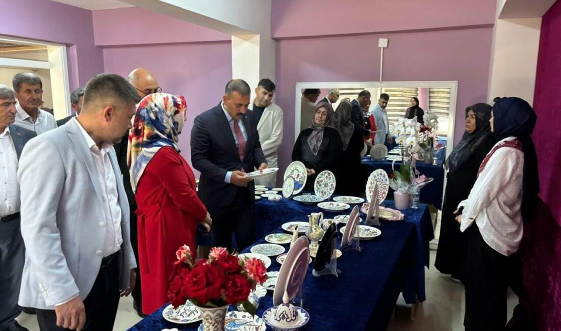 Sultanhanı’nda yıl sonu sergisine yoğun ilgi Sultanhanı Halk Eğitimi Merkezi tarafından düzenlenen yıl sonu sergisinde kursiyerlerin
