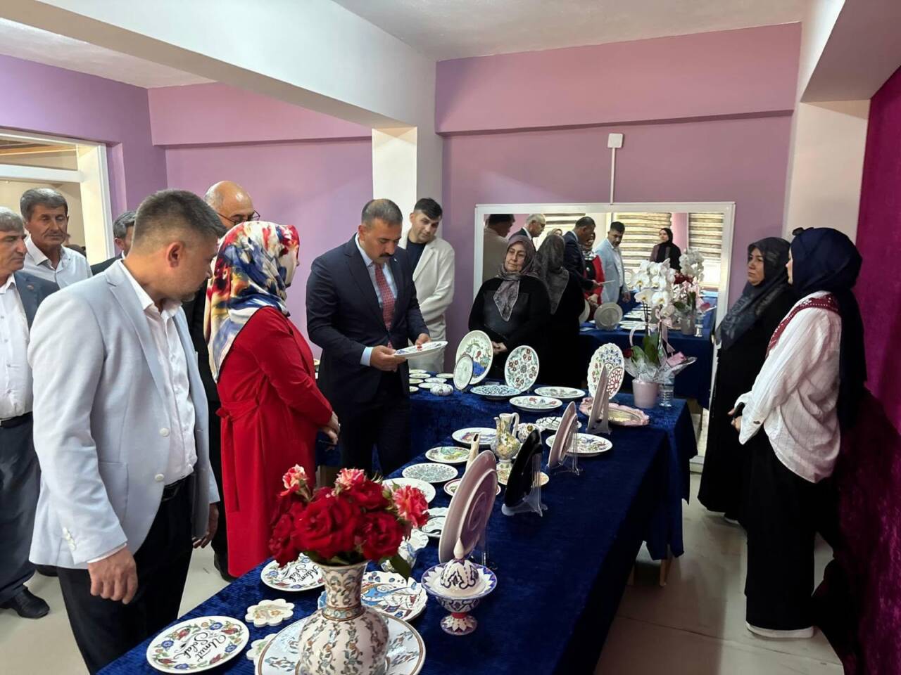 Sultanhanı Halk Eğitimi Merkezi tarafından düzenlenen yıl sonu sergisinde kursiyerlerin