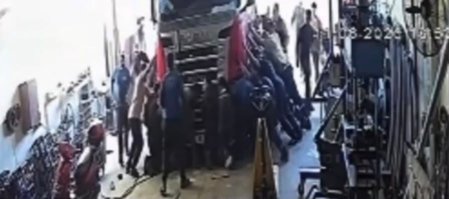 Aksaray Yeni Sanayi Sitesi’nde tırın
