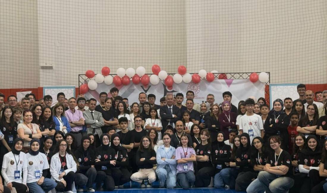 İl Millî Eğitim Müdürlüğü koordinesinde düzenlenen TÜBİTAK 4006-C Bilim Fuarları