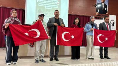 Aksaray’da düzenlenen programda gaziler, öğrencilerle buluşarak vatan sevgisi ve kahramanlık