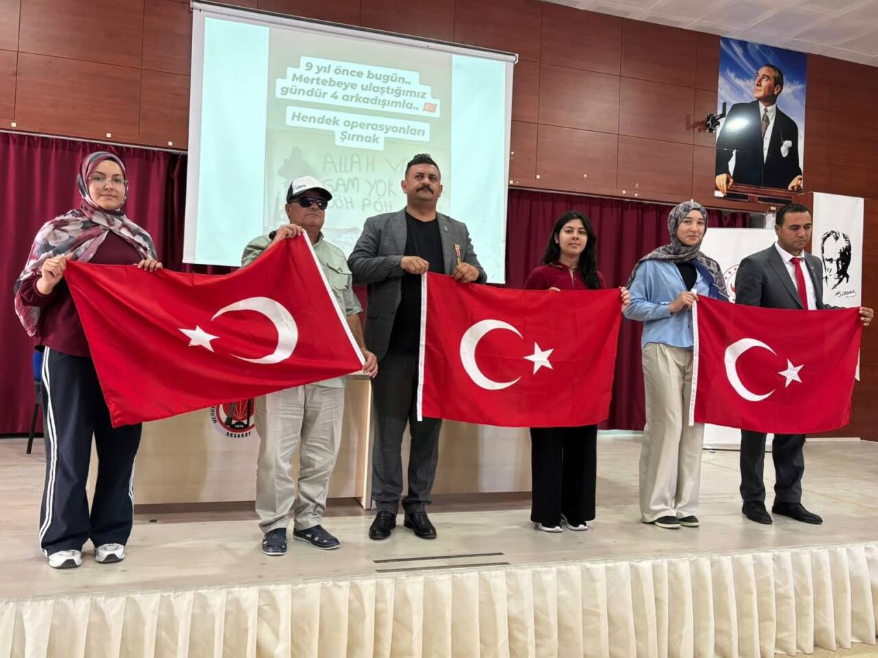 Aksaray’da düzenlenen programda gaziler, öğrencilerle buluşarak vatan sevgisi ve kahramanlık