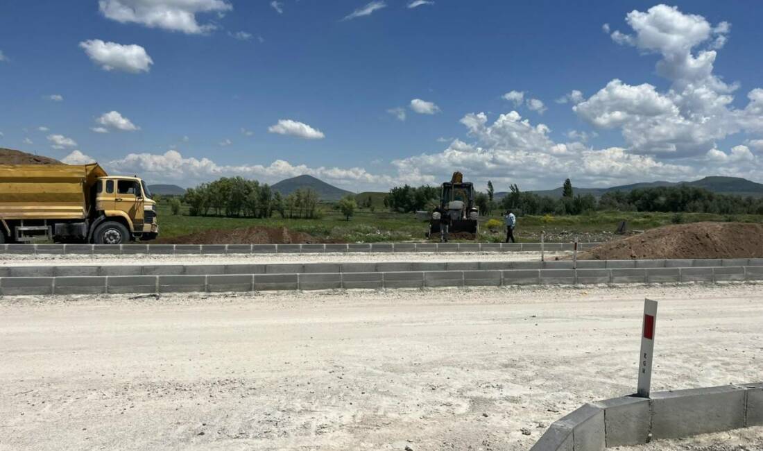 Gülağaç Belediyesi, bayram tatilinin ardından cadde ve sokaklarda asfalt, kaldırım