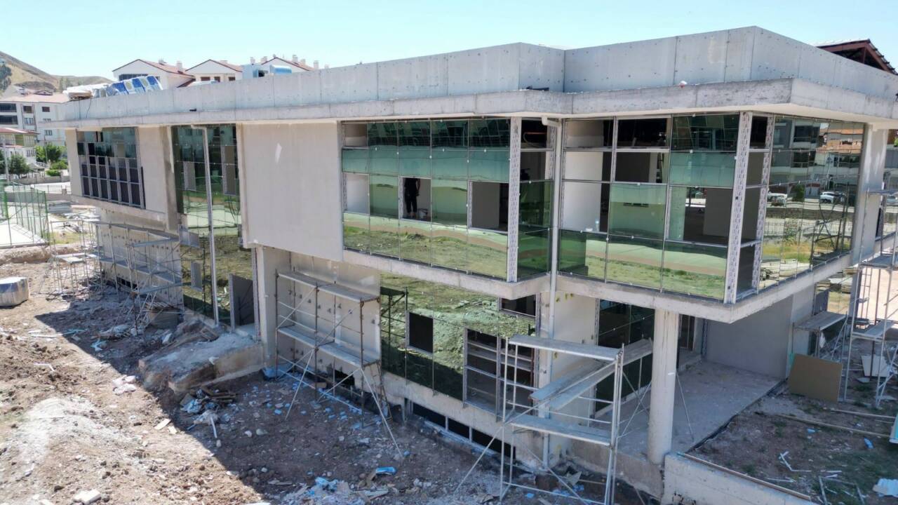 Aksaray Belediyesi tarafından gençlerin sosyal, kültürel ve sportif ihtiyaçlarını karşılamak