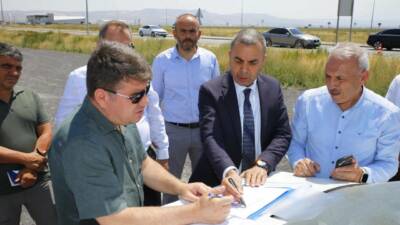 Aksaray Belediyesi’nin yapımını sürdürdüğü Tır Garajı Projesi, şehir içindeki tır