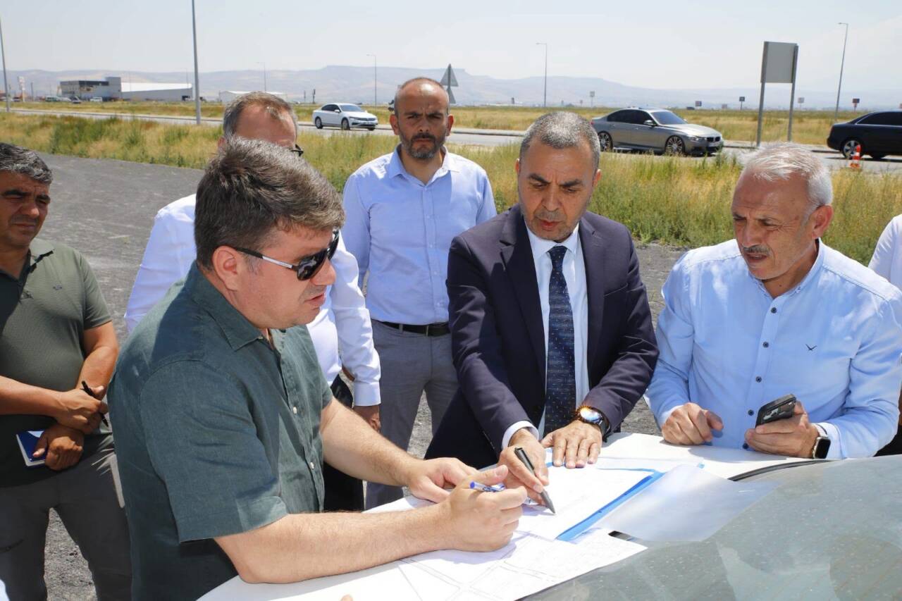 Aksaray Belediyesi’nin yapımını sürdürdüğü Tır Garajı Projesi, şehir içindeki tır