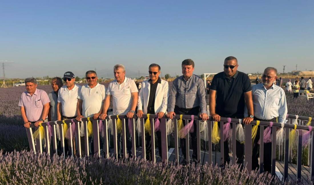 Aksaray’da lavanta bahçesi sezonu törenle açıldı! Aksaray Belediyesi’nin 20 dekarlık lavanta bahçesi yeni sezon için kapılarını