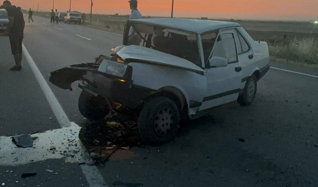 Aksaray-Yeşilova yolunda otomobilin traktöre arkadan