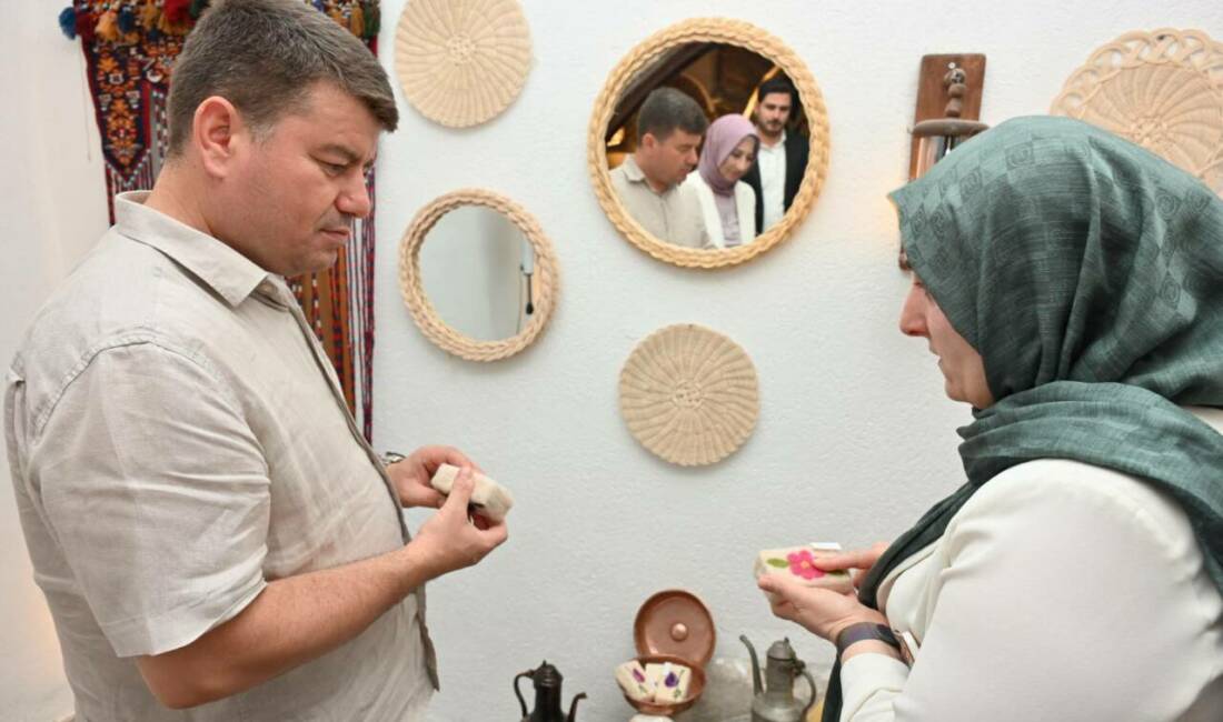 II. Kılıçarslan Hamamı sergi salonu kadın emeğinin vitrini olmaya devam ediyor AKMEK ve Kadın Aktivite Merkezi kursiyerlerinin bir yıl boyunca büyük