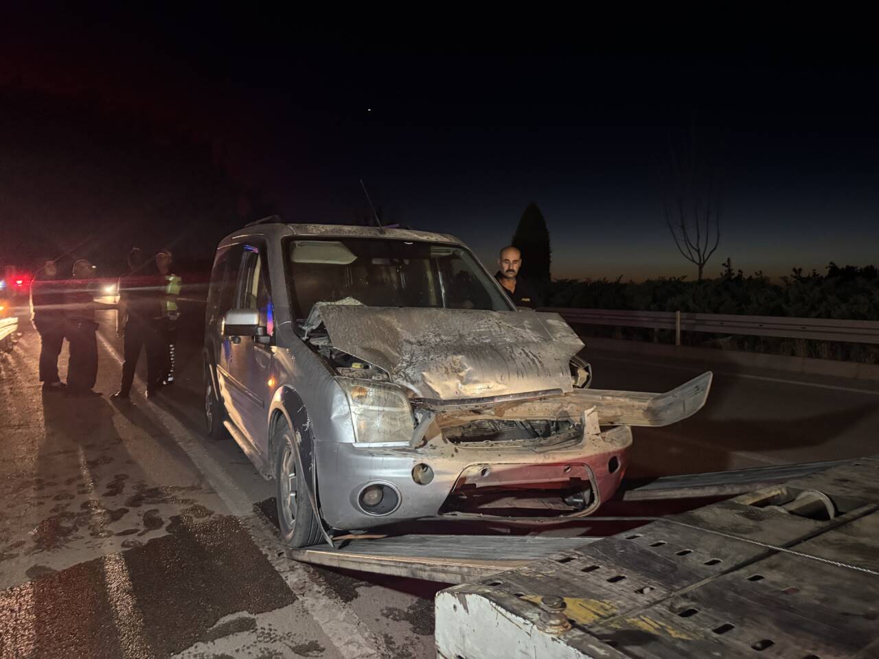Karaman’da hafif ticari araç ile otomobilin çarpışması sonucu 2 kişi