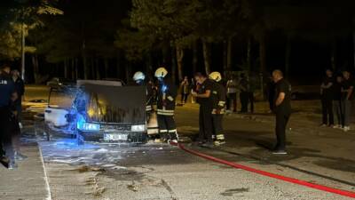 Seydişehir'de park halindeki otomobilde çıkan yangın, itfaiye ekiplerince söndürüldü.