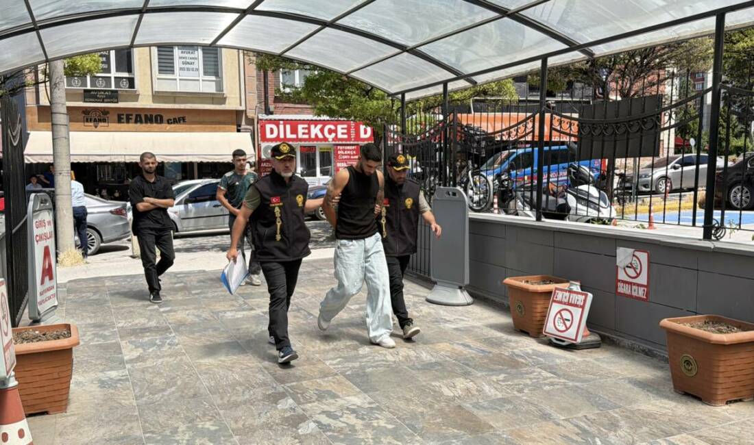 Tartıştığı kişiyi tabancayla yaralayan zanlı tutuklandı Eskişehir'in Odunpazarı ilçesinde trafikte çıkan kavgada bir kişiyi silahla yaralayan