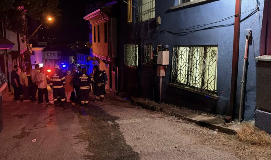 Eskişehir'in Odunpazarı ilçesinde bir evde çıkan yangın, itfaiye ekiplerince söndürüldü.