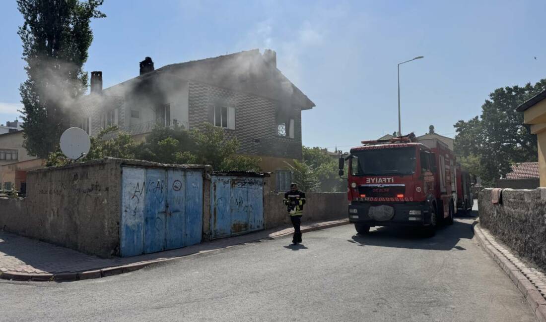 Bir evde yangın çıktı Kayseri'nin merkez Kocasinan ilçesinde bir ev yandı.