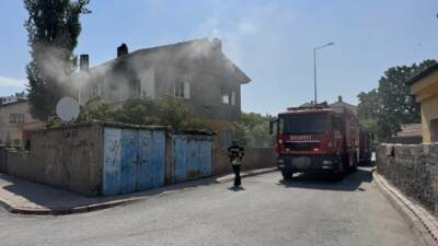 Kayseri'nin merkez Kocasinan ilçesinde bir ev yandı.