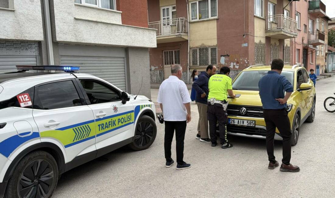 SUV tipi otomobilin çarptığı bisikletli çocuk yaralandı Eskişehir’in Odunpazarı ilçesinde SUV tipi otomobilin çarptığı bisikletli çocuk yaralandı.