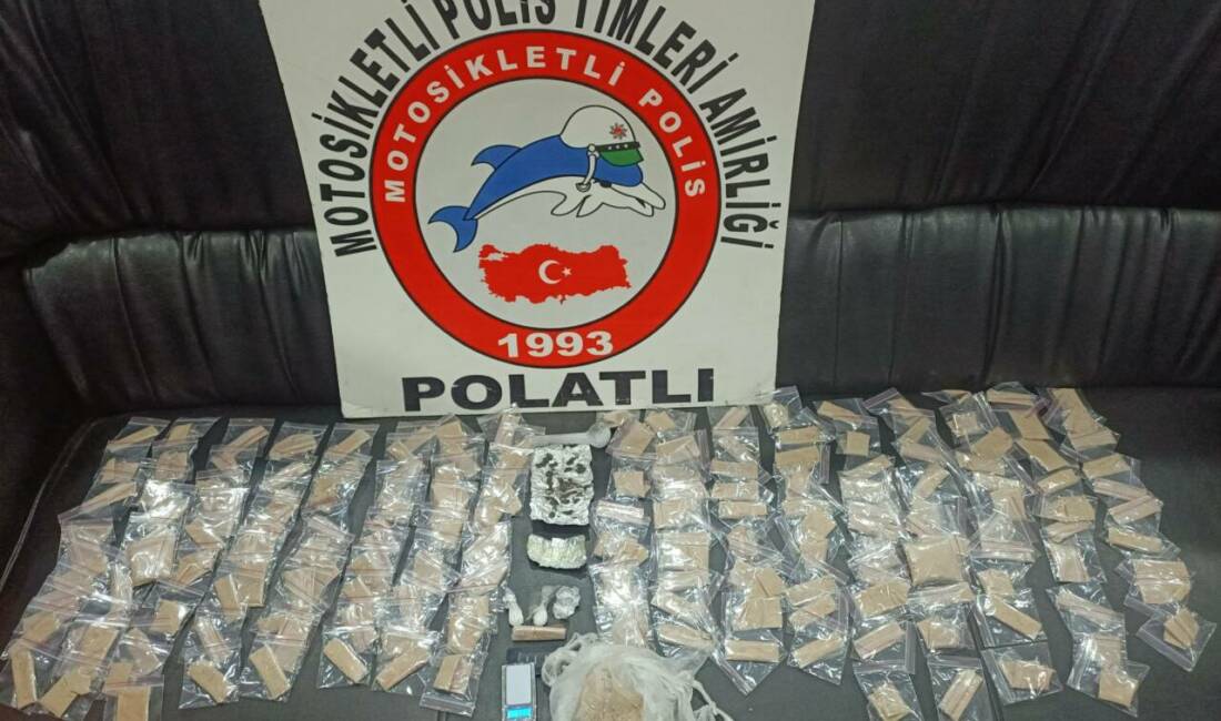 Uyuşturucu bulunan araçtaki 2 şüpheli tutuklandı Ankara'nın Polatlı ilçesinde uyuşturucu bulunan araçtaki iki şüpheli tutuklandı.