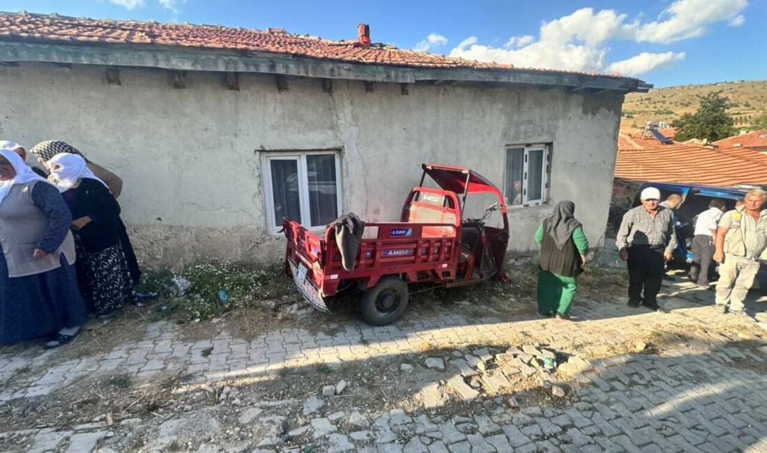 Duvara çarpan elektrikli motosikletteki 6 kişi yaralandı Yozgat'ın Aydıncık ilçesinde duvara çarpan üç tekerlekli elektrikli motosikletteki 6