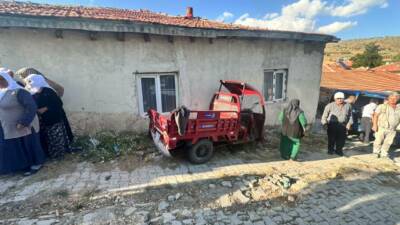 Yozgat'ın Aydıncık ilçesinde duvara çarpan üç tekerlekli elektrikli motosikletteki 6