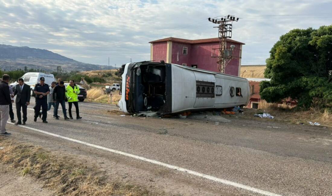 Kırıkkale'de yolcu otobüsünün devrilmesi sonucu 41 kişi yaralandı.