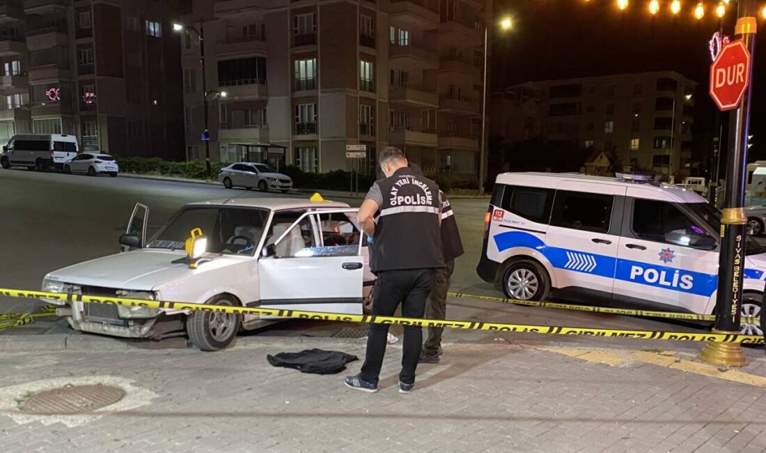 Kavga ettiği damadını tabancayla ateş ederek yaraladı Sivas'ta kavga ettiği damadını tabancayla ateş ederek yaralayan kayınbaba gözaltına