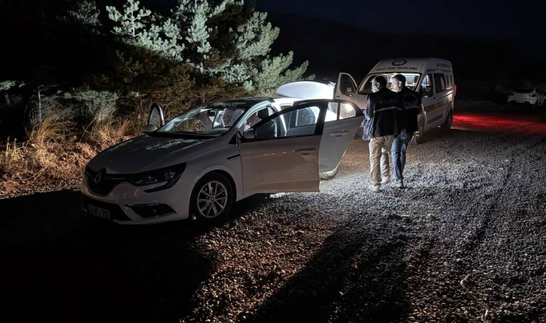 Silahlı kavganın zanlısı kaçarken tırın çarpması sonucu ağır yaralandı Niğde'de bir kişinin ağır yaralandığı silahlı kavganın zanlısı, olay yerinden