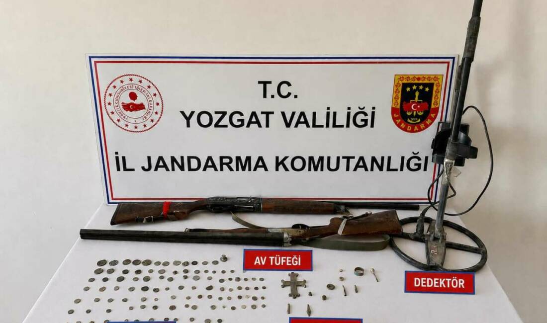 Tarihi eser olduğu değerlendirilen 100 sikke ve çok sayıda obje ele geçirildi Yozgat'ın Çekerek ilçesinde çeşitli dönemlere ait tarihi eser niteliğinde olduğu