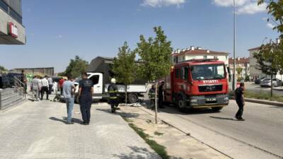 Eskişehir'in Odunpazarı ilçesinde kamyonet ile panelvanın çarpışması sonucu 7 kişi
