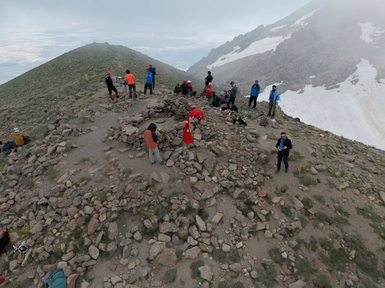 Aksaray'da görev yapan 5 öğretmen ile Bolu'dan gelen 15 dağcı,
