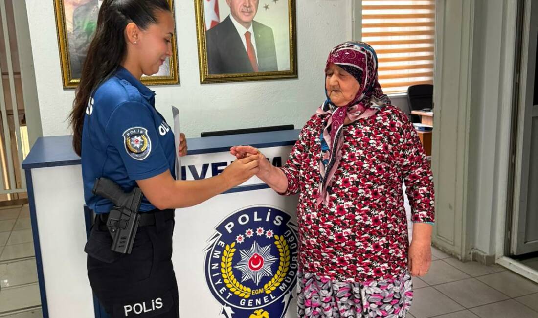 Bulunan bilezik sahibine teslim edildi Eskişehir'in Odunpazarı ilçesinde, bulunan bilezik sahibine teslim edildi.