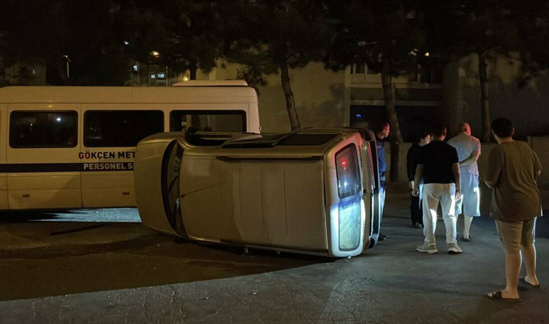 Otomobil ile hafif ticari aracın çarpıştığı kazada 3 kişi yaralandı Kayseri'nin Kocasinan ilçesinde otomobil ile hafif ticari aracın çarpışması sonucu