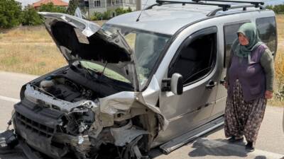 Aksaray'da otomobil ile hafif ticari aracın çarpıştığı kazada 6 kişi