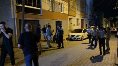 Eskişehir'in Odunpazarı ilçesinde iki aile arasında çıkan kavgada 1'i polis