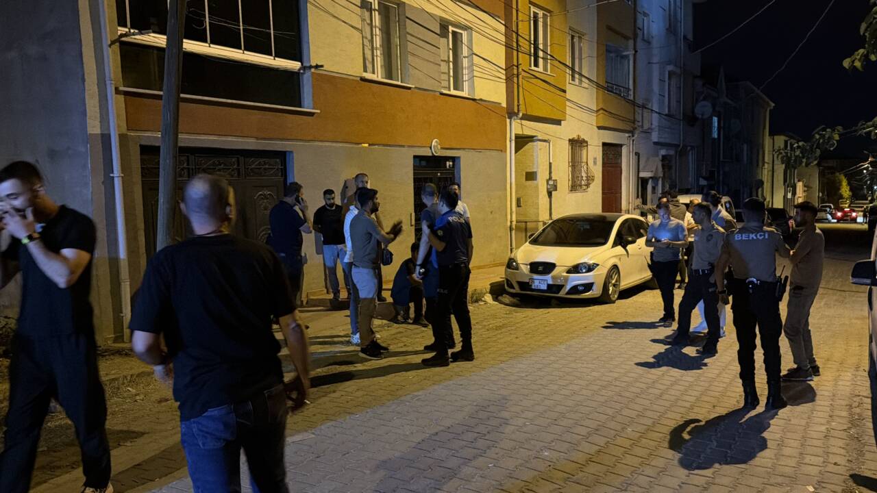 Eskişehir'in Odunpazarı ilçesinde iki aile arasında çıkan kavgada 1'i polis