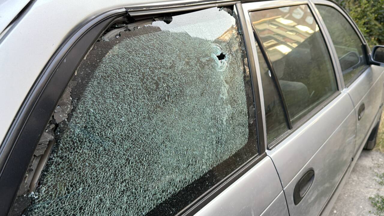 Eskişehir'in Odunpazarı ilçesinde park halindeki 2 otomobilin kurşunlanmasıyla ilgili polis