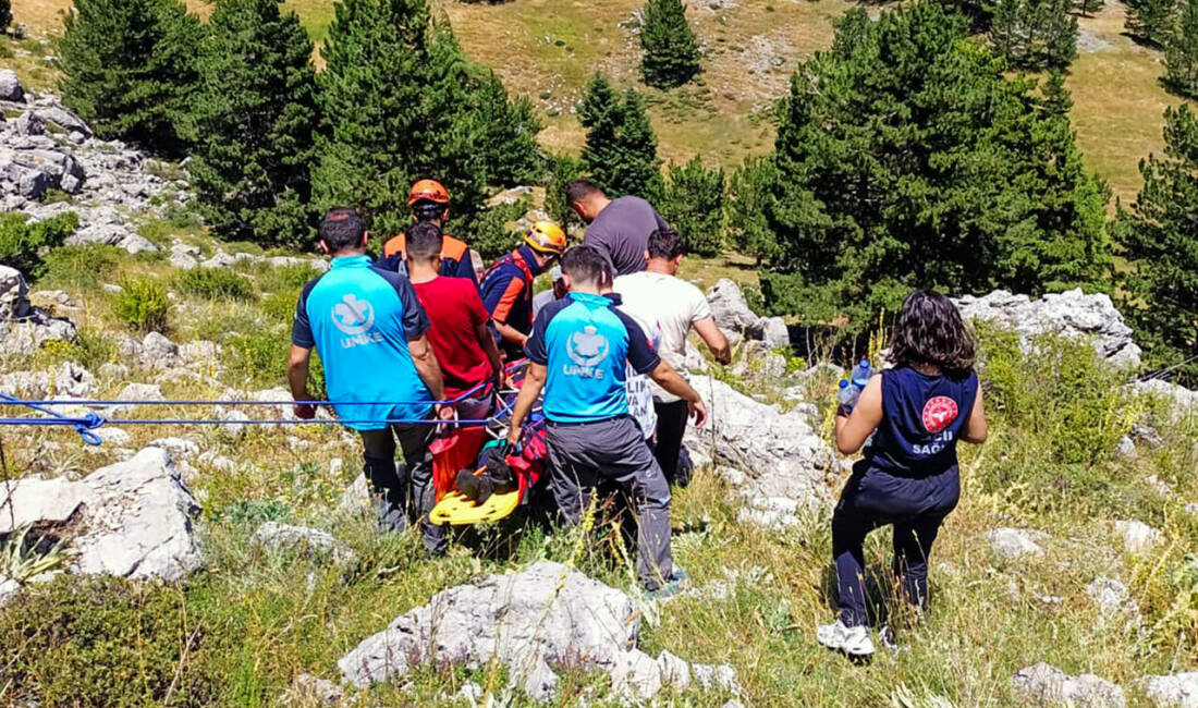 Kayalıklardan düşerek yaralanan kişi kurtarıldı Konya'nın Seydişehir ilçesinde kayalıklardan düşen bir kişi, ekipler tarafından kurtarıldı.