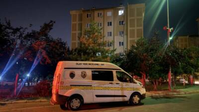 Kayseri'nin Melikgazi ilçesinde, üçüncü kattan düşen 3 yaşındaki çocuk ağır