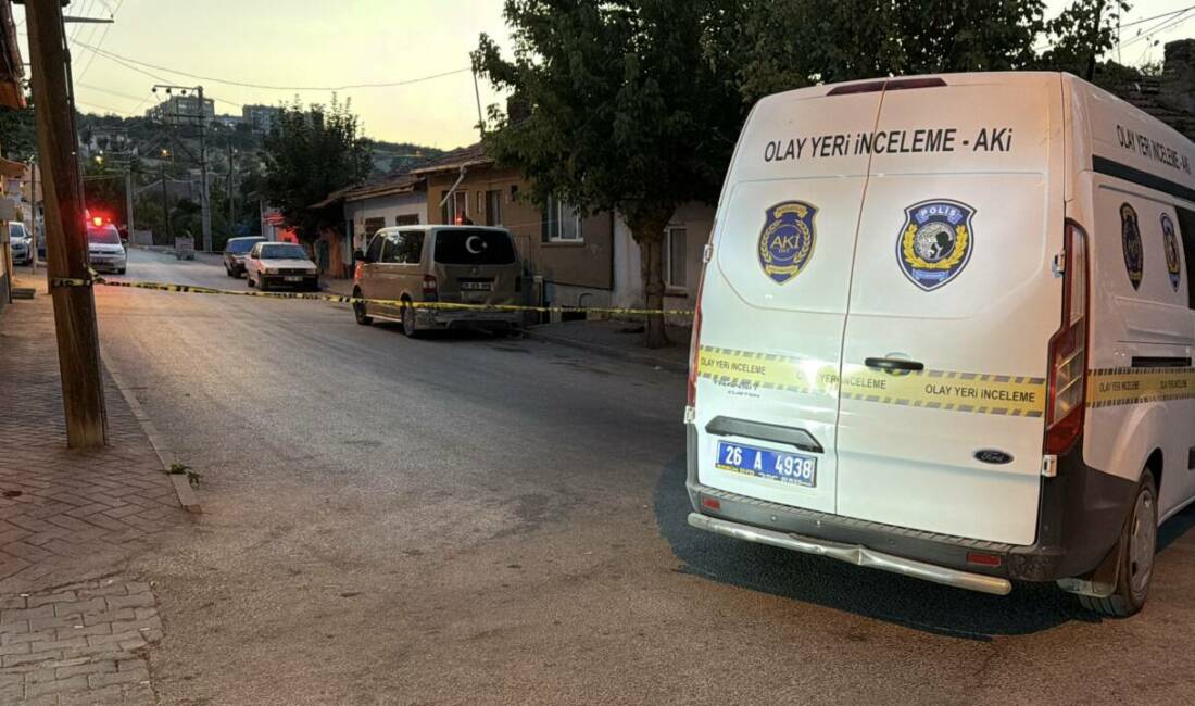 Silahlı kavgada 1’i çocuk 3 kişi yaralandı Eskişehir'in Odunpazarı ilçesinde çıkan silahlı kavgada 1'i çocuk 3 kişi