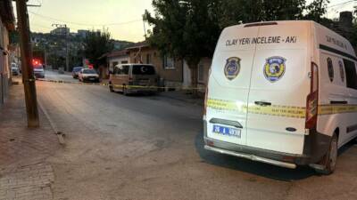 Eskişehir'in Odunpazarı ilçesinde çıkan silahlı kavgada 1'i çocuk 3 kişi