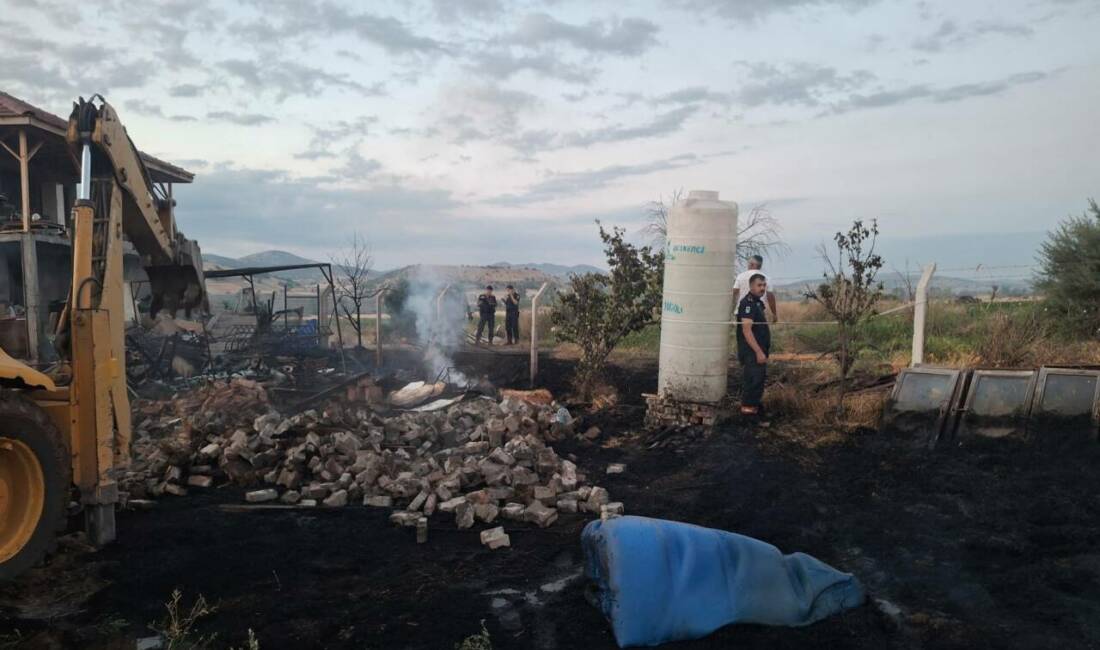 Evde çıkan yangın söndürüldü Ankara’nın Kahramankazan ilçesinde evde çıkan yangın itfaiye ekiplerince söndürüldü.