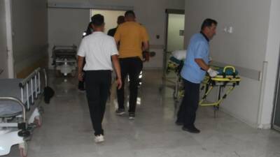 Konya'da çıkan bıçaklı kavgada yaralanan 2 kişi hastaneye kaldırıldı.