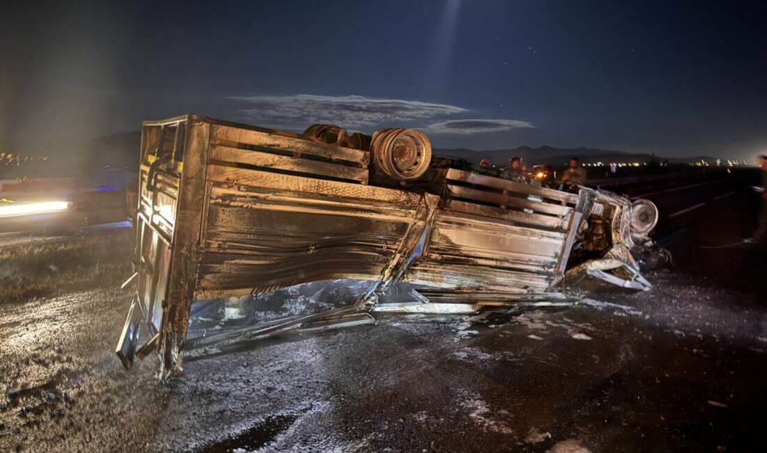 Niğde'de kamyonetle traktörün çarpışması sonucu yaralanan 3 kişi hastanede tedavi