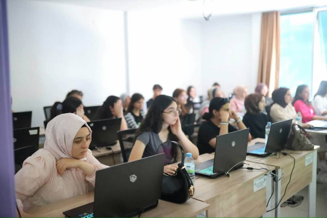 Aksaray Belediyesi, gençlerin ve vatandaşların dijital becerilerini geliştirmek amacıyla Akademi
