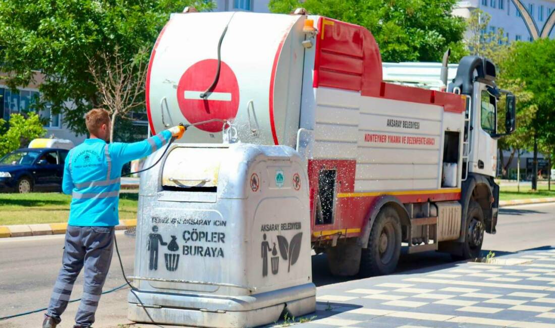 Aksaray Belediyesi’nden konteynerlerde detaylı temizlik ve dezenfeksiyon çalışması Aksaray Belediyesi, kent genelinde çevre temizliği ve halk sağlığını korumaya