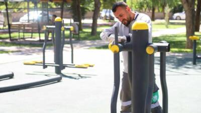 Aksaray Belediyesi, kent genelindeki parklarda kamelya, spor aletleri ve çocuk