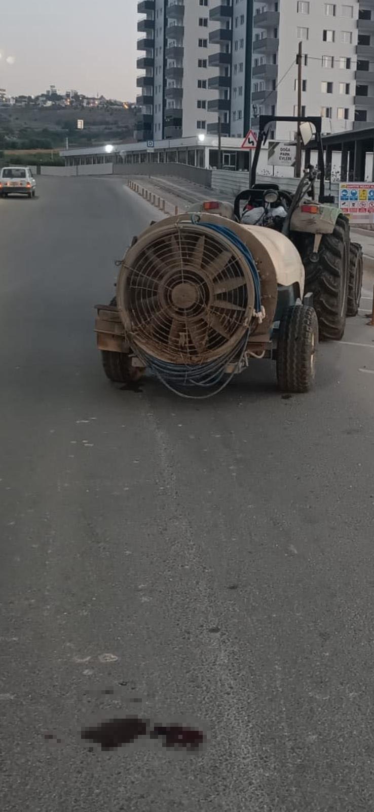 Mersin'in Tarsus ilçesinde seyir halindeki traktörden düşerek ağır yaralanan kadın,