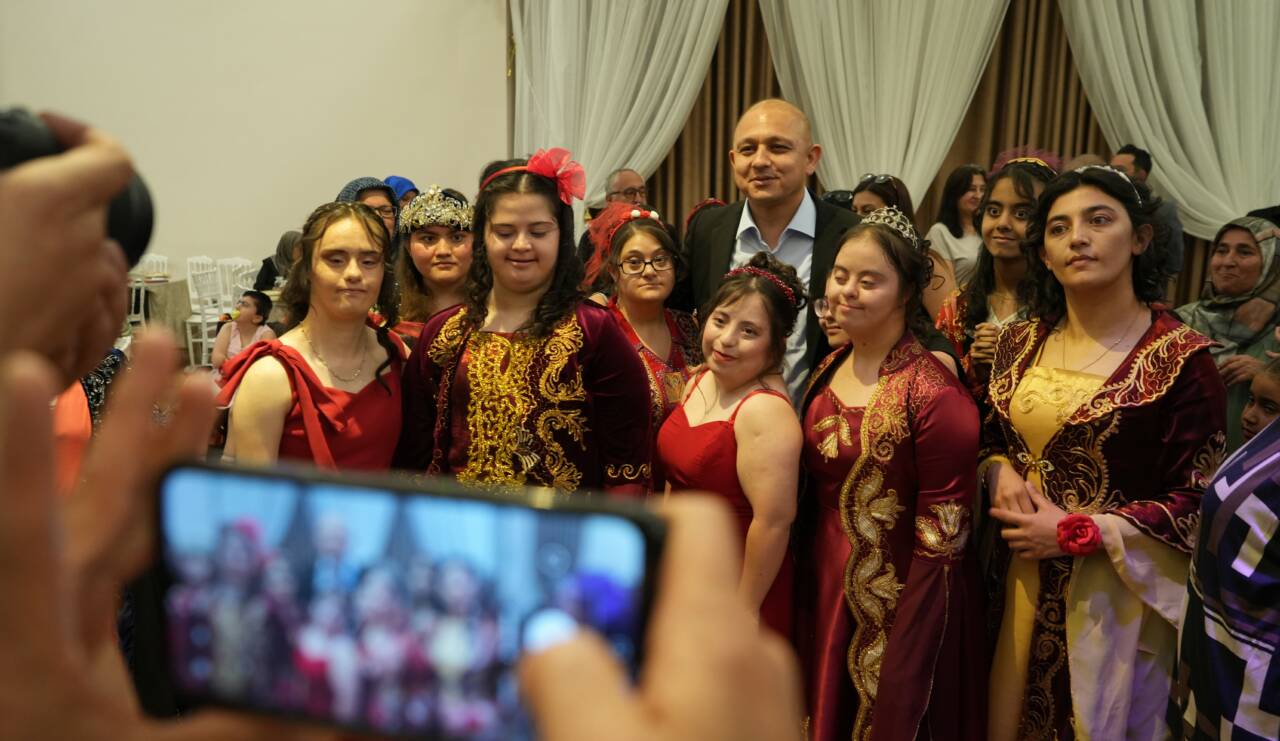 Kırıkkale'de down sendromlu genç kızların kına gecesi hayali, düzenlenen temsili
