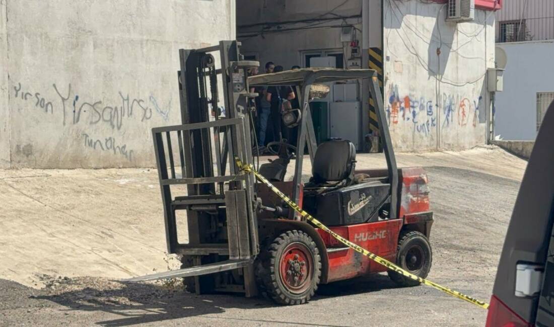 Üzerine forklift devrilen genç işçi hayatını kaybetti! Gaziantep’te çalıştığı fabrikada forkliftle yük taşıdığı sırada aracın devrilmesi sonucu