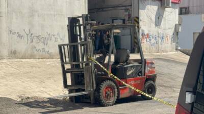 Gaziantep’te çalıştığı fabrikada forkliftle yük taşıdığı sırada aracın devrilmesi sonucu