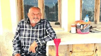 İzmir'in Seferihisar ilçesinde, evinin önündeki kanepede uyuduğu sırada ayı saldırısına